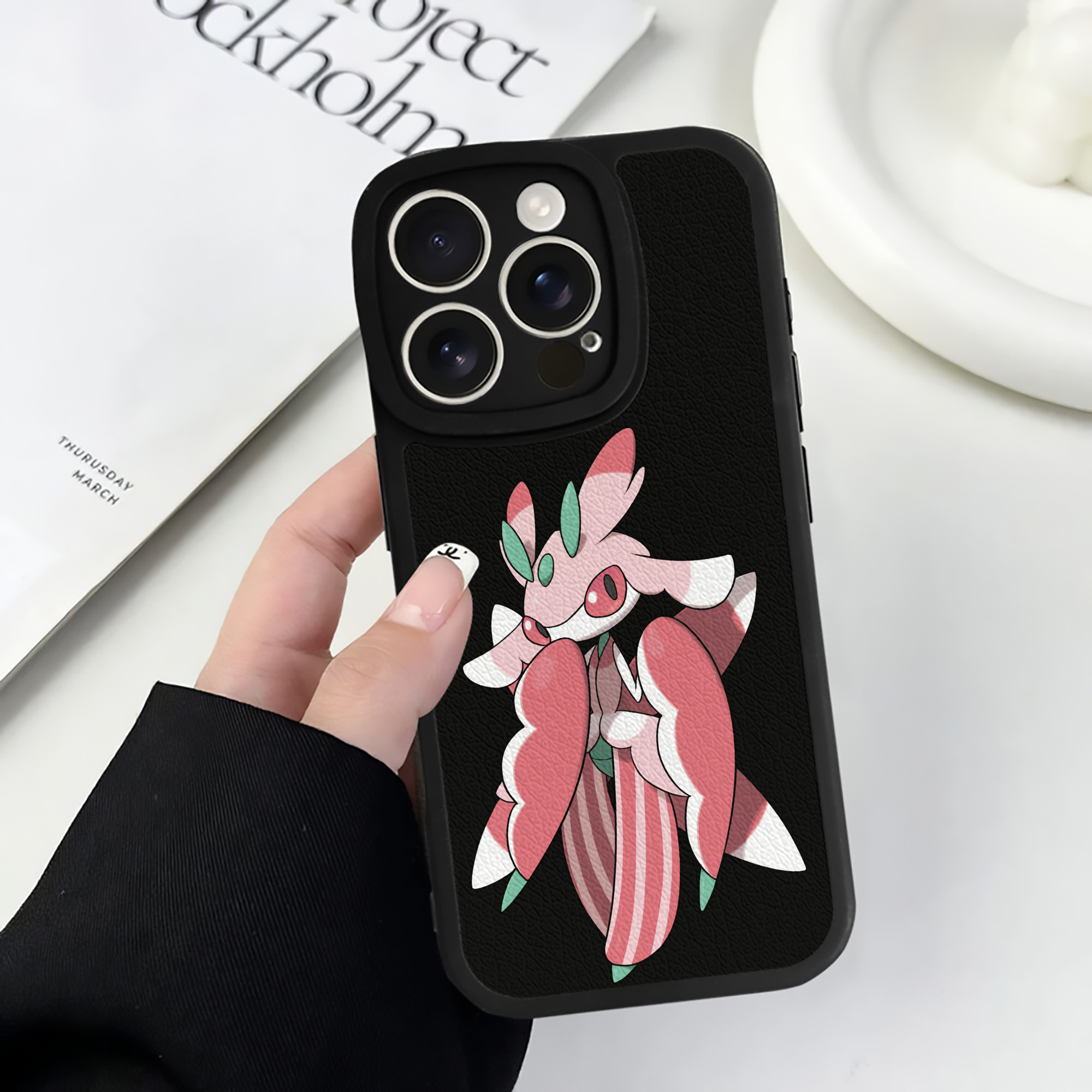 （画像用） ポケットモンスター Pokémon 【iPhone 16シリーズ対応】シリコンスマホケース（レザー調） 材質：シリコン